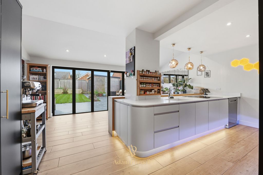 Property photo 2 of 30