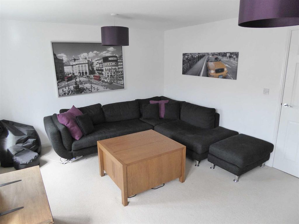 Property photo 3 of 17 Living Room: