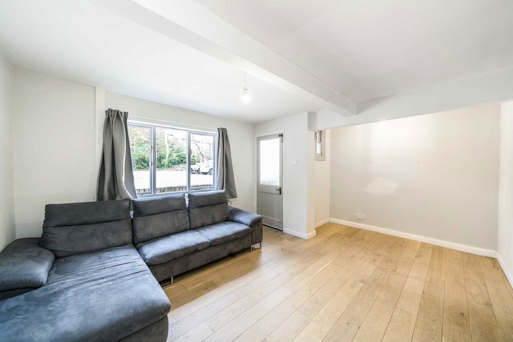Property photo 2 of 5