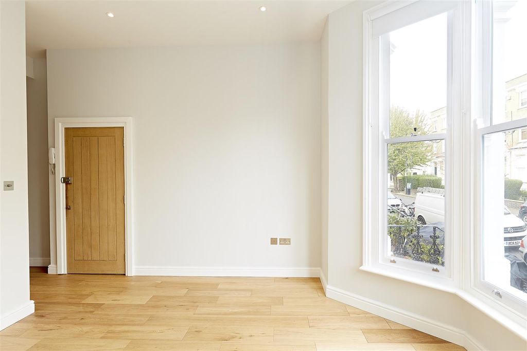 Property photo 3 of 8 Lettings Brook Green Applegarth Road 14 Gff - Rece