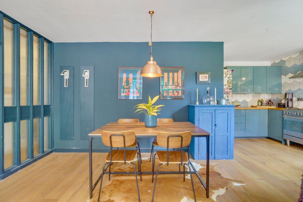 Property photo 2 of 13 Augustusroad95,Theacornsflat4-7