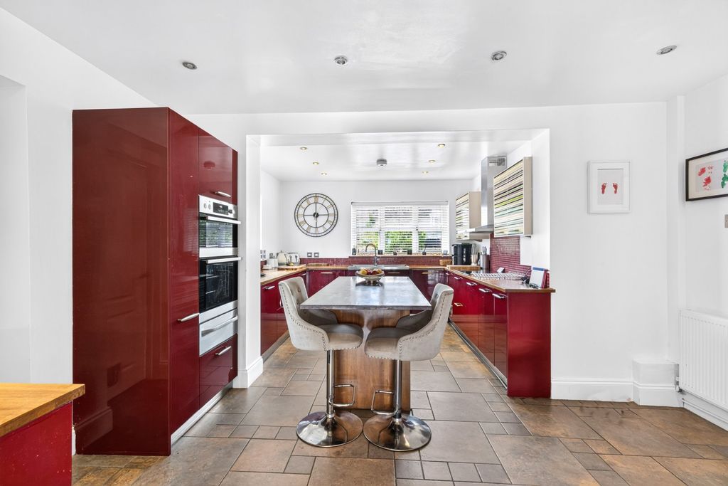 Property photo 3 of 20 Kitchen