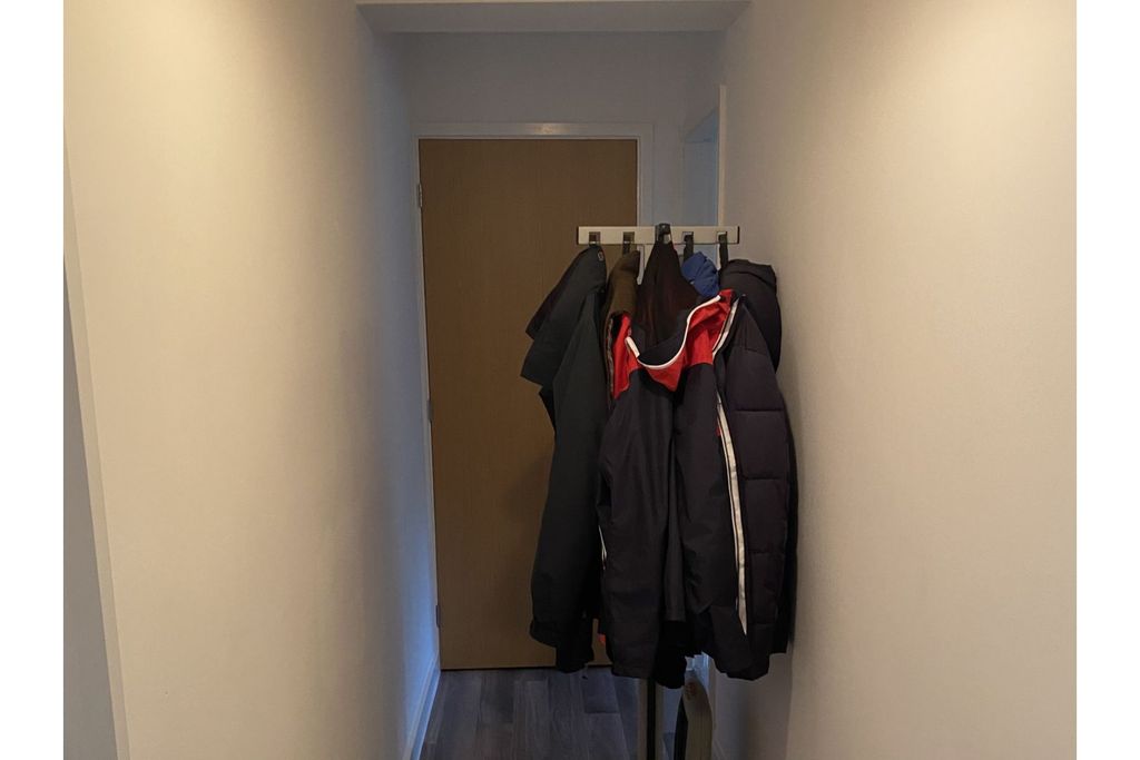 Property photo 3 of 15 Entrance Hallway