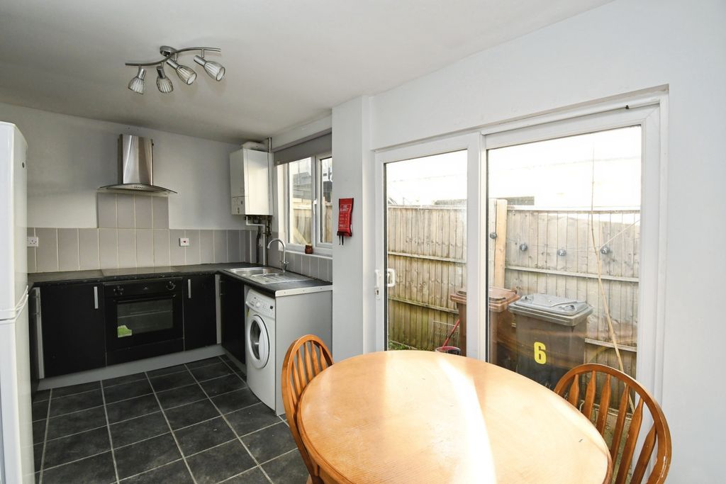 Property photo 3 of 17 Kitchen/Diner