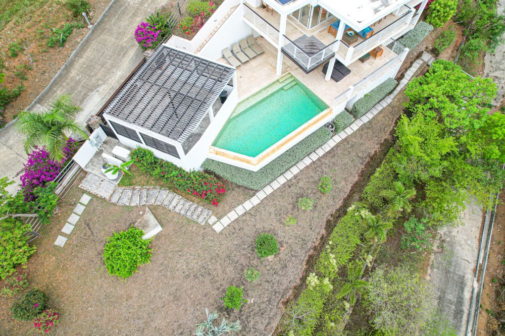 Property photo 1 of 32