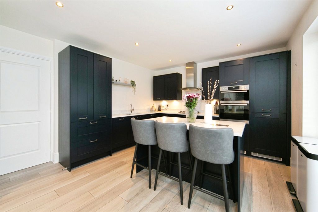 Property photo 2 of 17 Kitchen