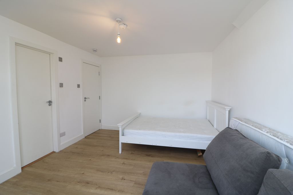 Property photo 1 of 3