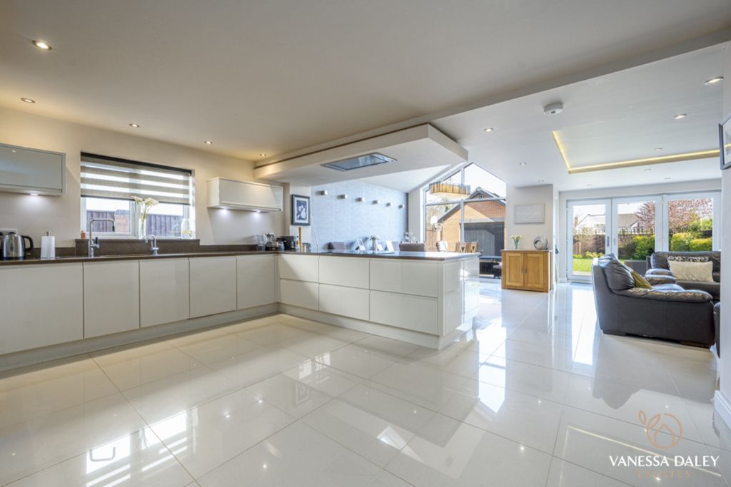 Property photo 3 of 43