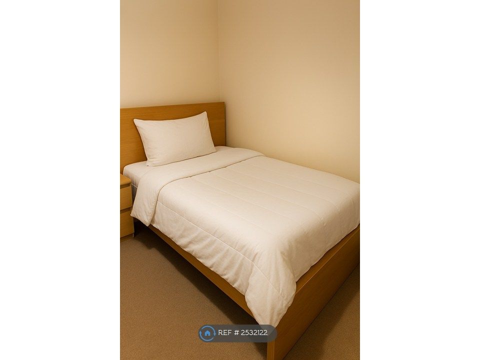 Property photo 1 of 7 Room 2