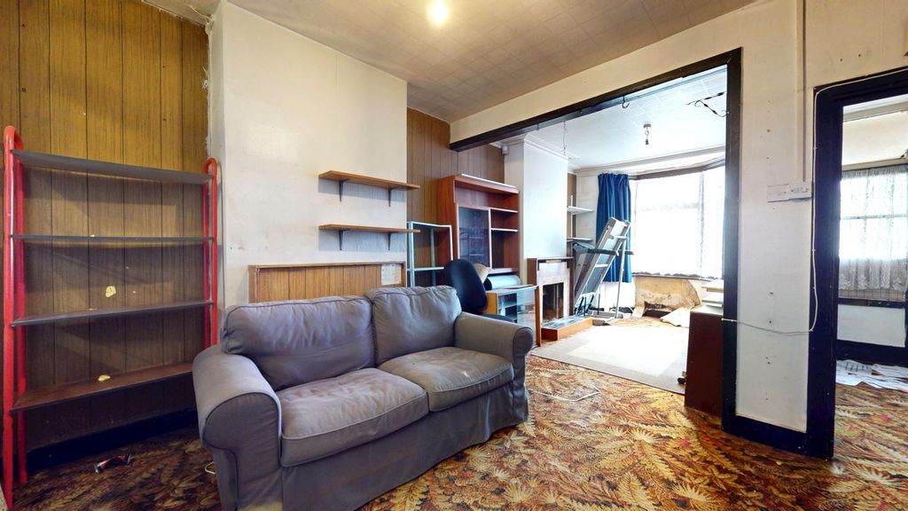 Property photo 2 of 12