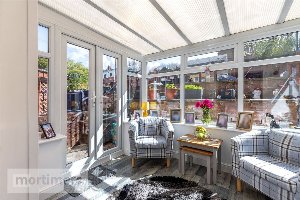 Property photo 2 of 21 Conservatory