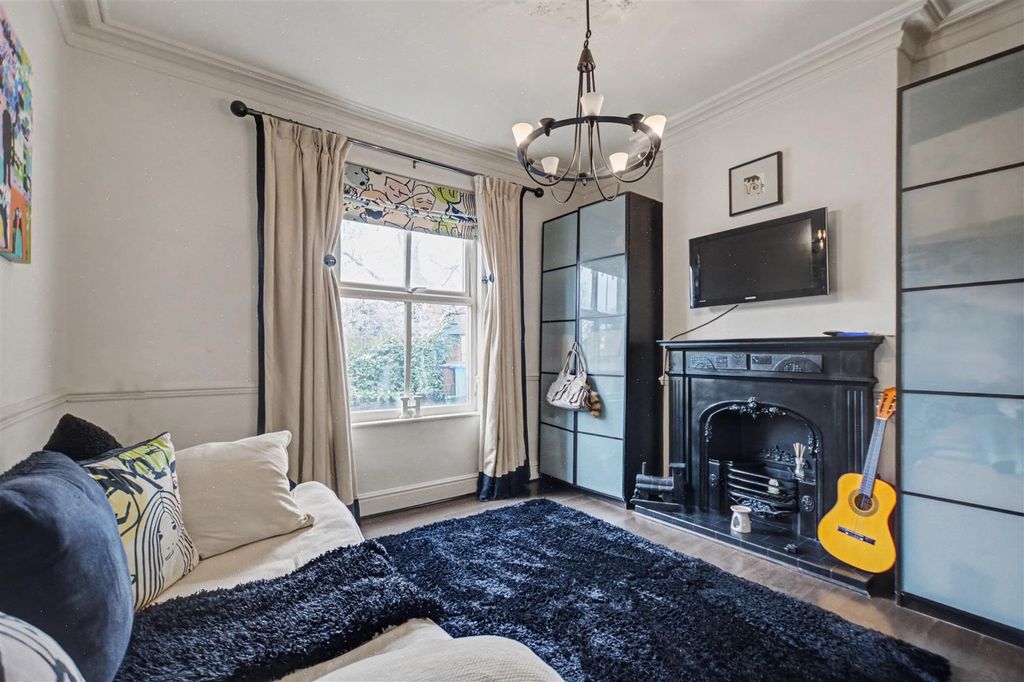 Property photo 3 of 30 Sitting/Dining Room