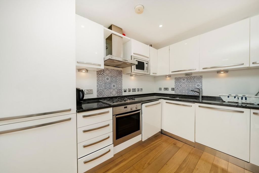 Property photo 3 of 4