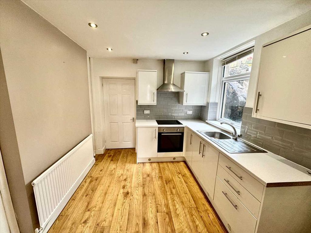 Property photo 3 of 12 Kitchen