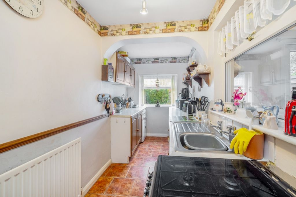 Property photo 3 of 19 40 Rochford Crescent (Boston)-12