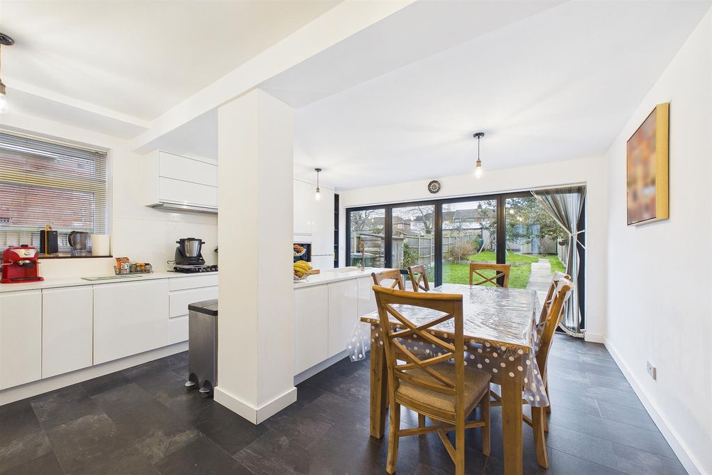 Property photo 2 of 15 Cam03736G0-Pr0226-Still012.Jpg