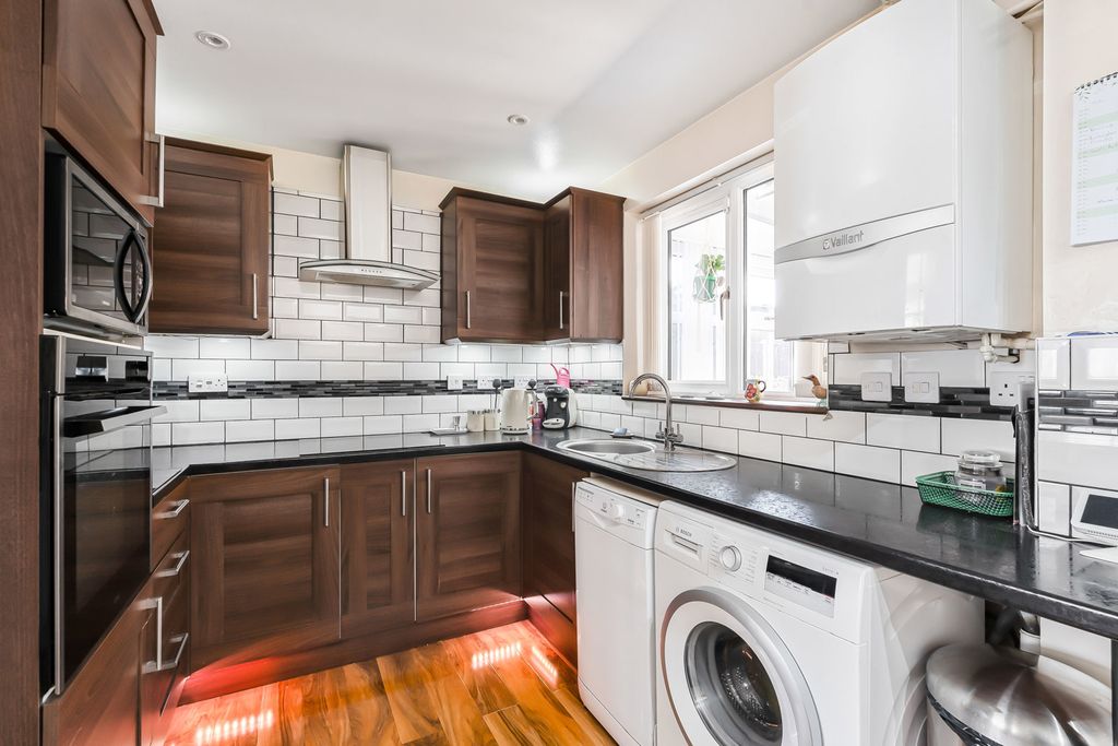 Property photo 3 of 24 Kitchen