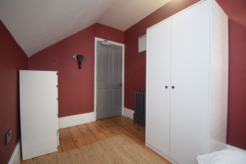 Property photo 2 of 14 Bedroom 6 (2)