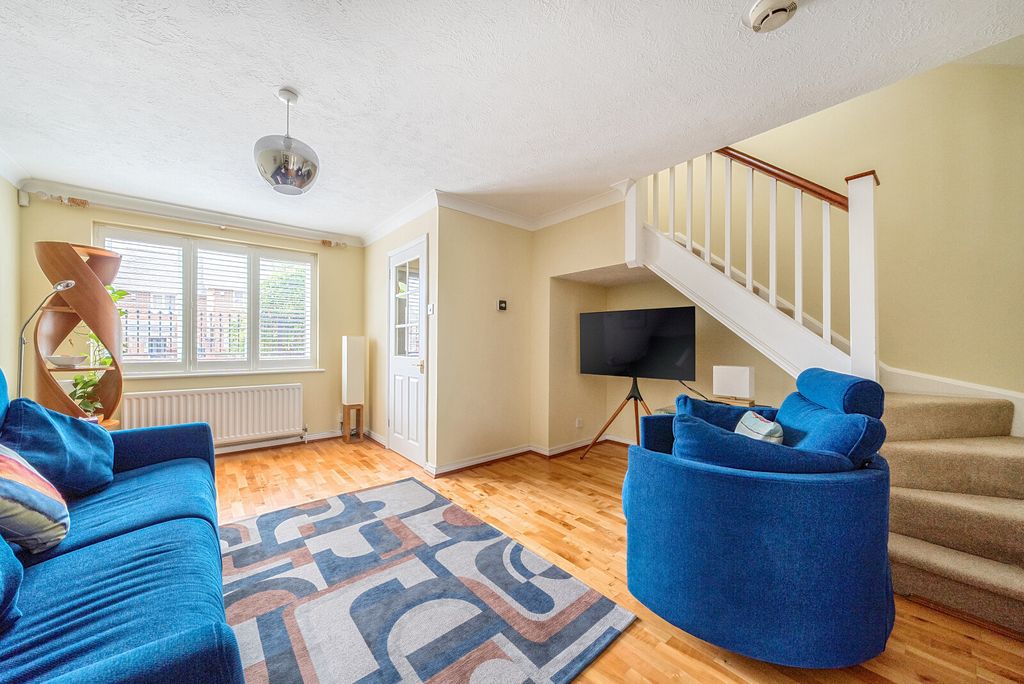 Property photo 2 of 15 1332748-7-688887d...