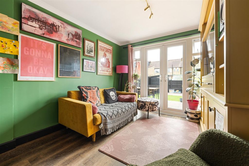 Property photo 3 of 26 Mapleton Road, E4