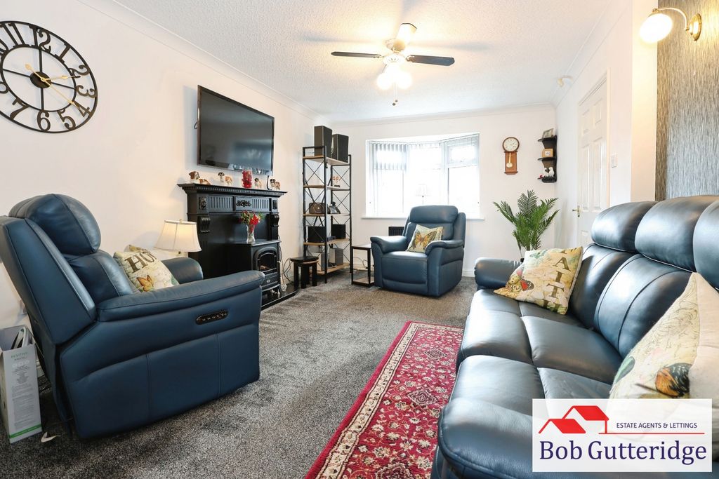 Property photo 3 of 34 Lounge