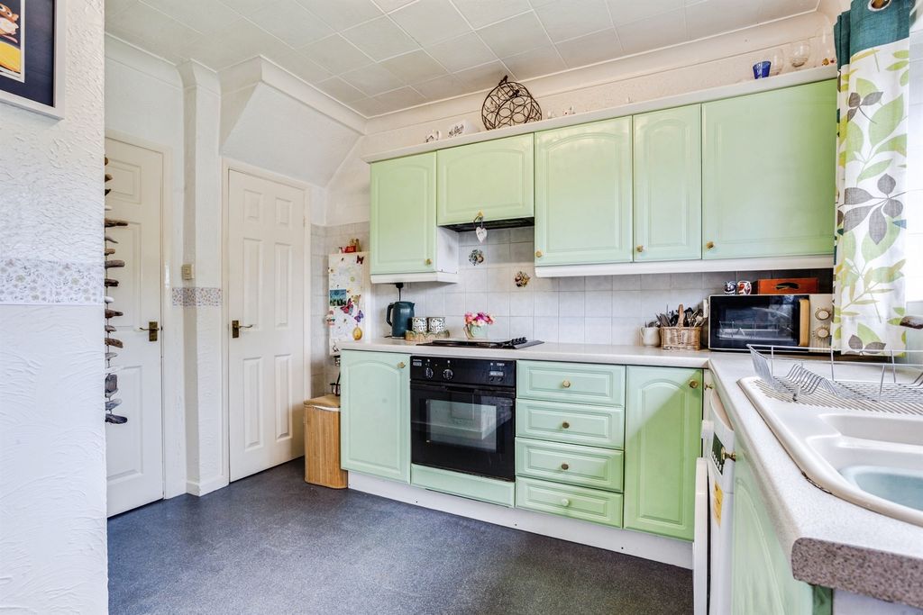 Property photo 2 of 17