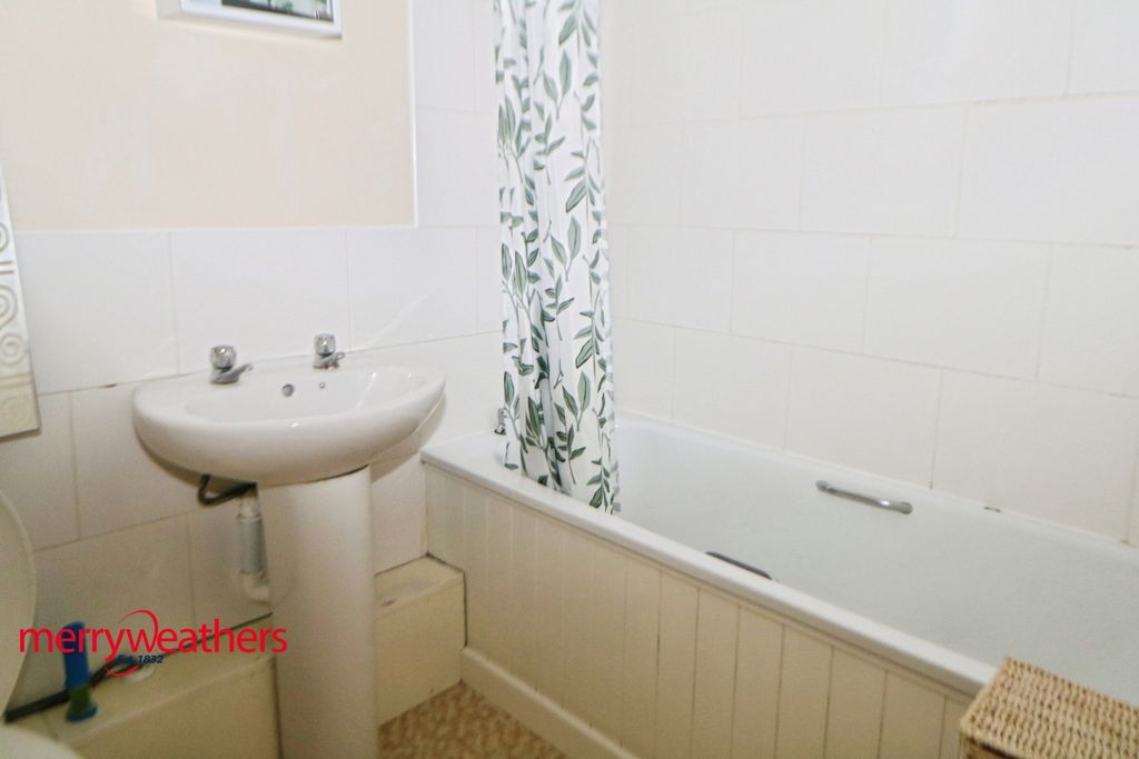 Property photo 3 of 4 Bathroom