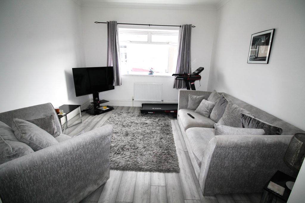 Property photo 2 of 10 Lounge