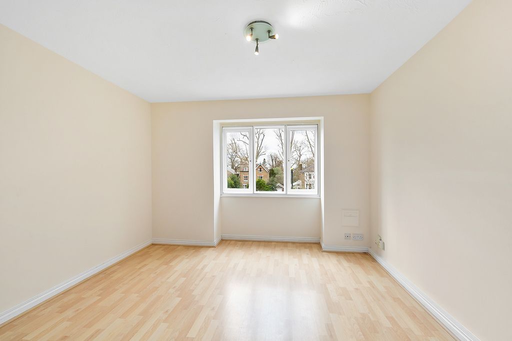 Property photo 2 of 8 96 Riverside Court-03