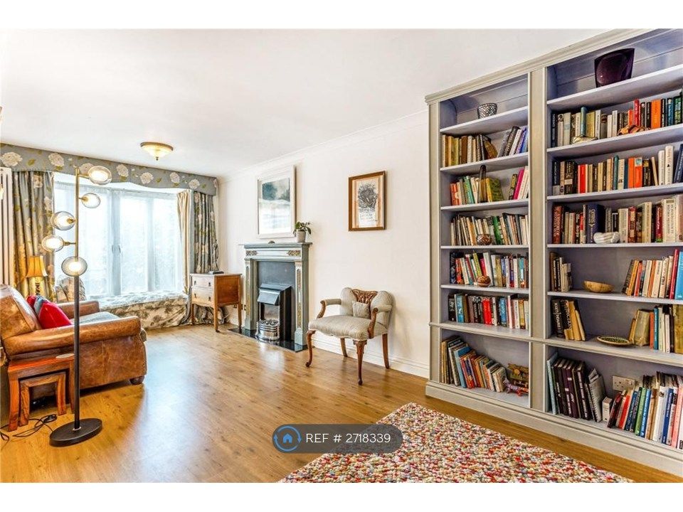 Property photo 2 of 13 Lounge