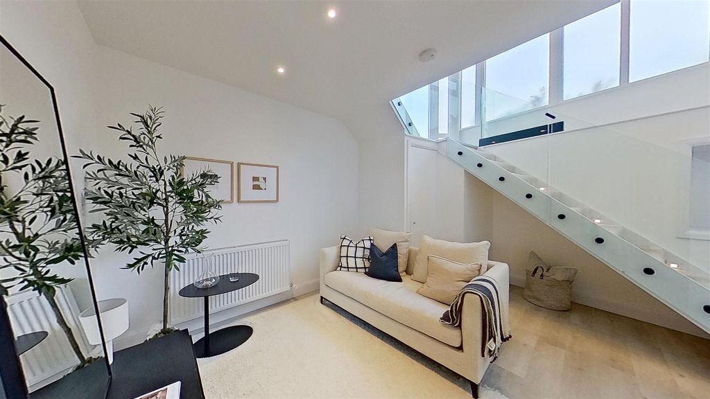 Property photo 2 of 15 178-Mitcham-Road-Tooting-Sw17-08092025_121320.Jpg