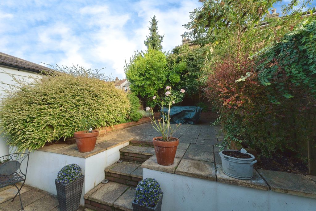 Property photo 3 of 12 Garden