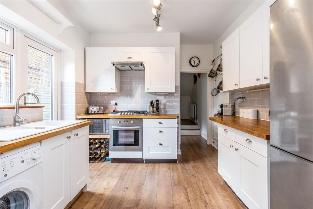 Property photo 3 of 15 H9.Jpg