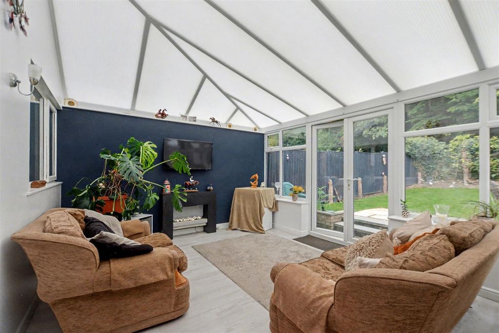 Property photo 3 of 23 Conservatory_1.Jpeg