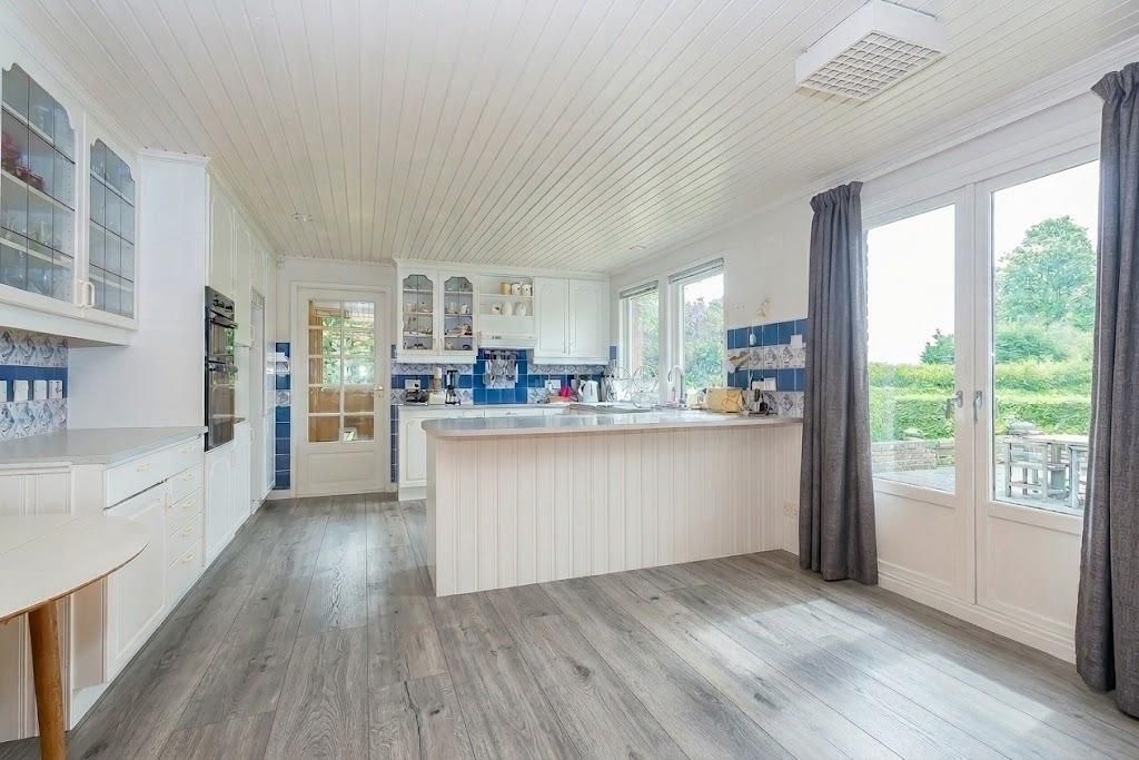 Property photo 3 of 21 Binefield House Kitchen 1.Jpg