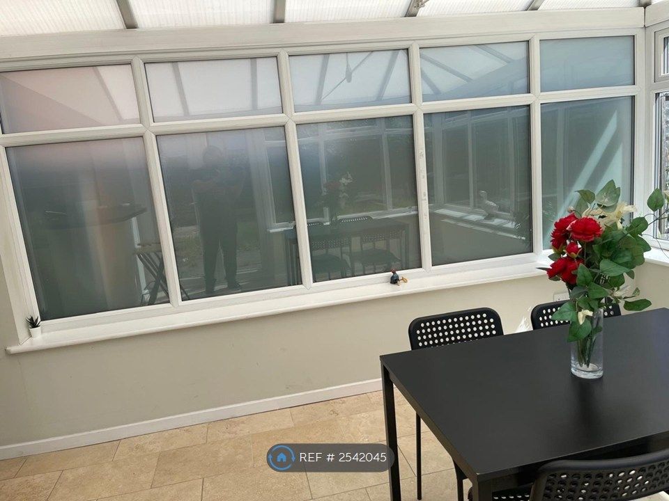 Property photo 3 of 25 Conservatory