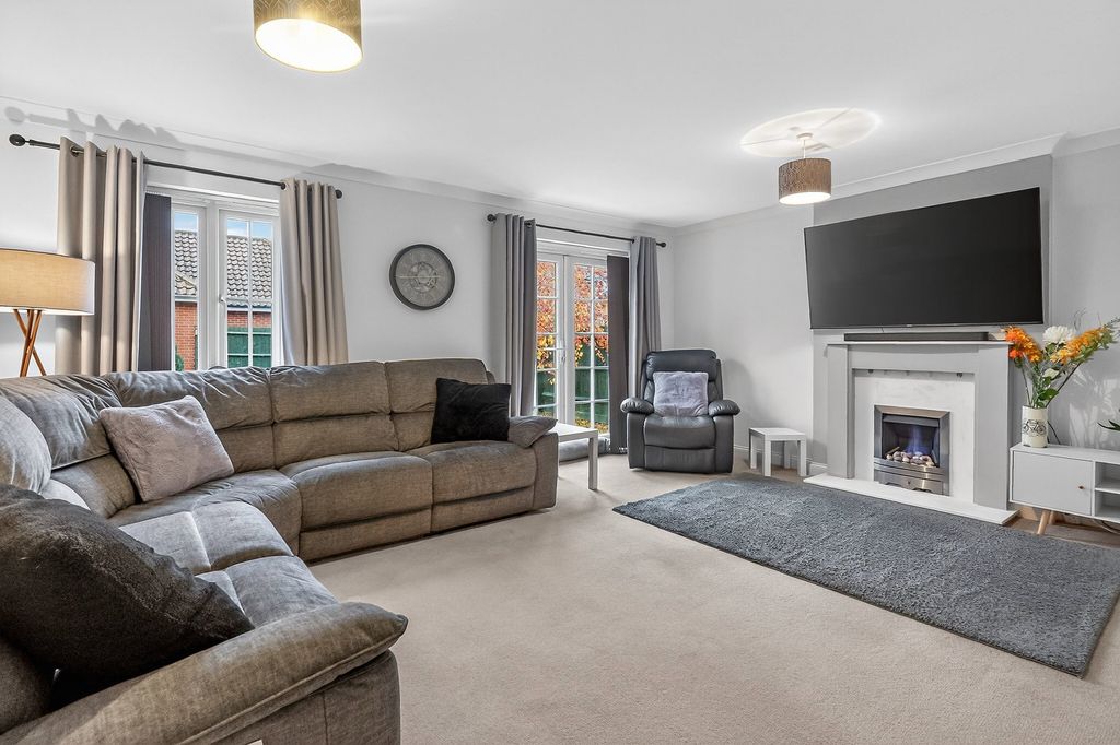 Property photo 3 of 27