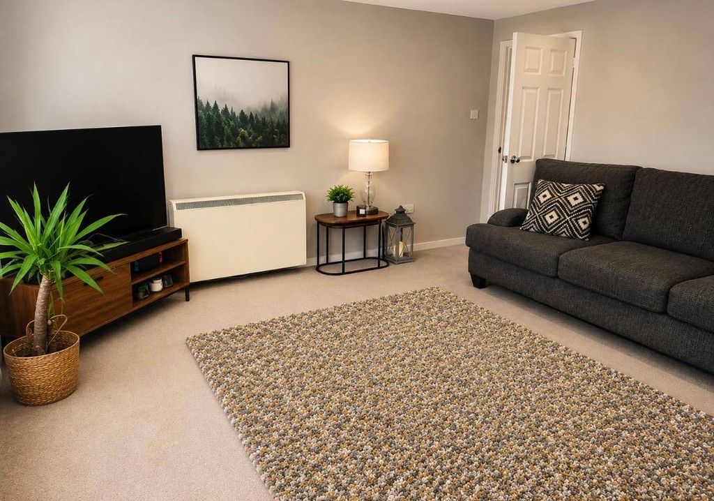 Property photo 2 of 12 Eae534Ef-4B02-4De6-B90d-A338c3d2d801