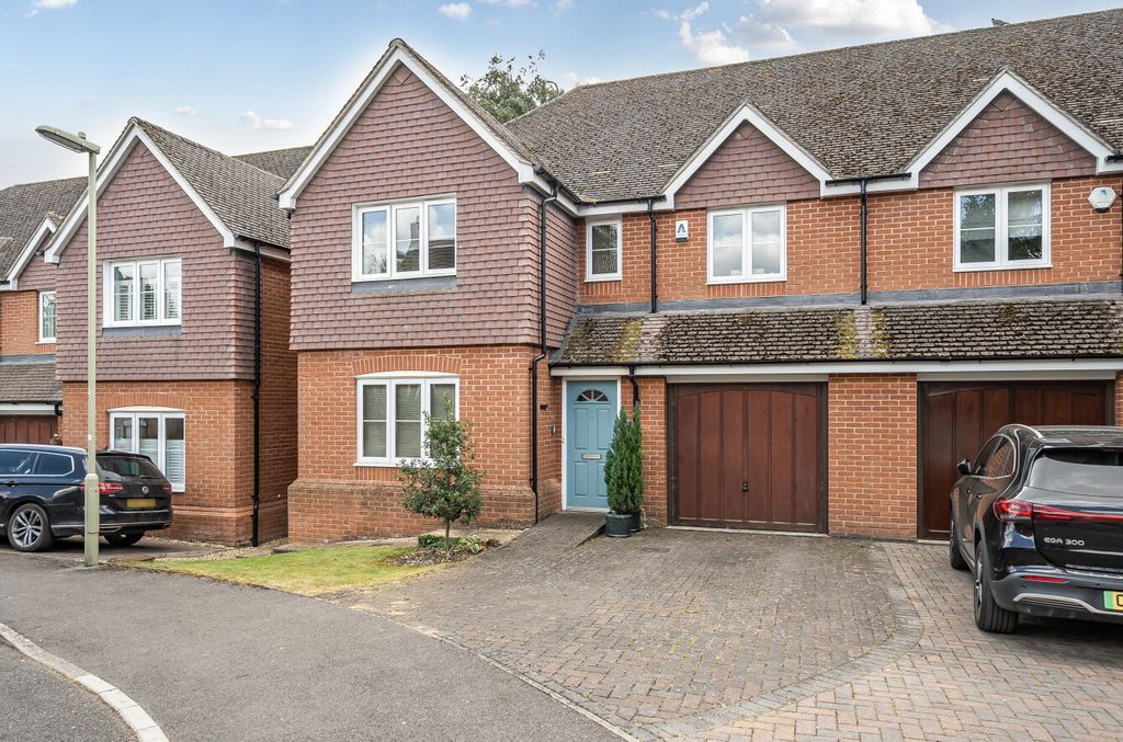 Property photo 1 of 18 1300468-12-683Da6...