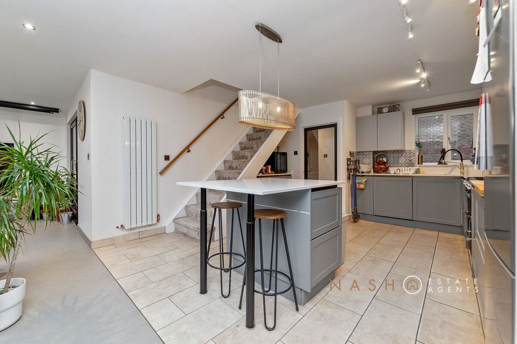 Property photo 3 of 34