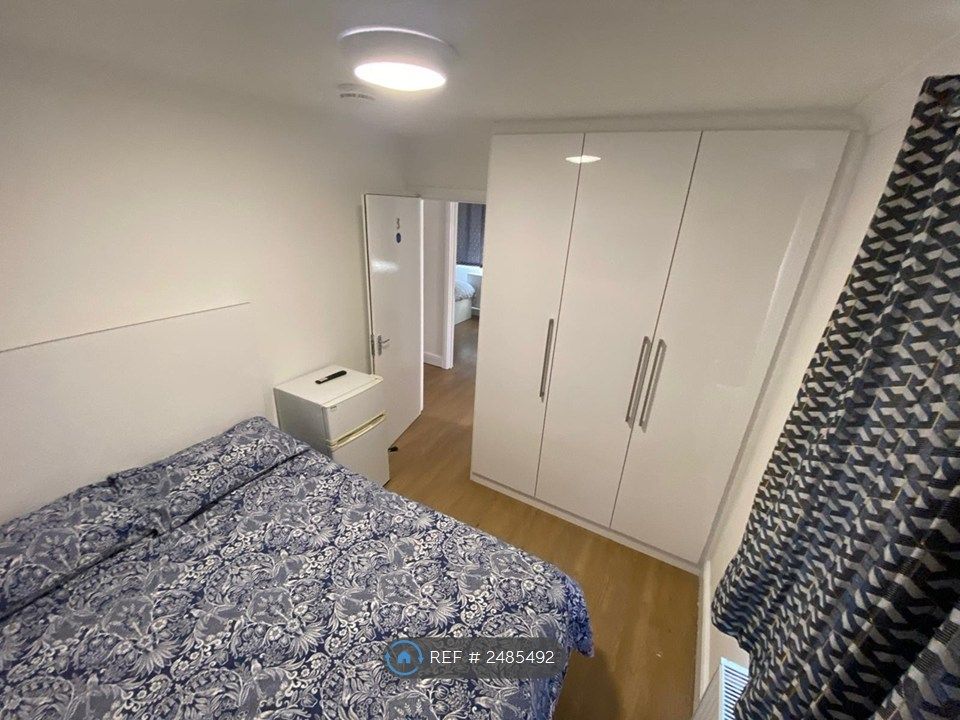Property photo 1 of 24 Ensuite Double Room
