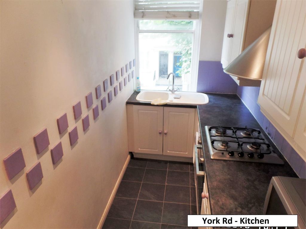 Property photo 3 of 6 Kitchen.Jpg