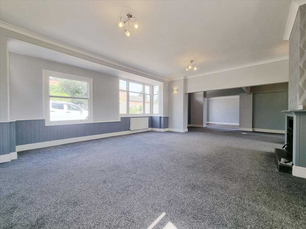 Property photo 3 of 25 Larger Reception Area: