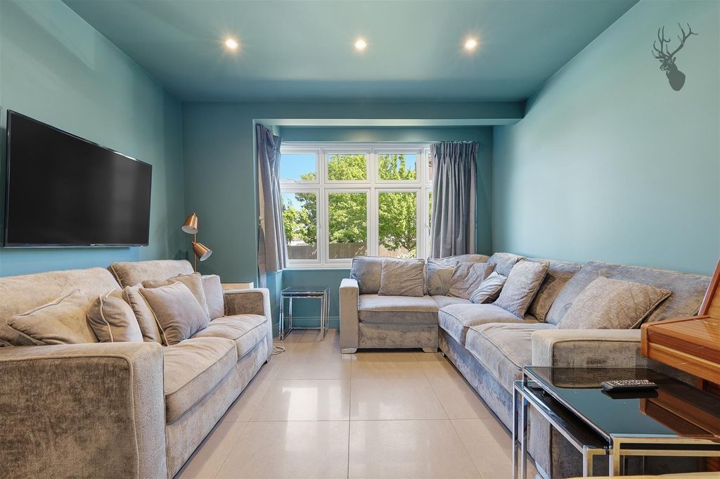 Property photo 2 of 20