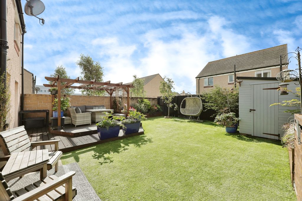 Property photo 2 of 28 Rear Garden