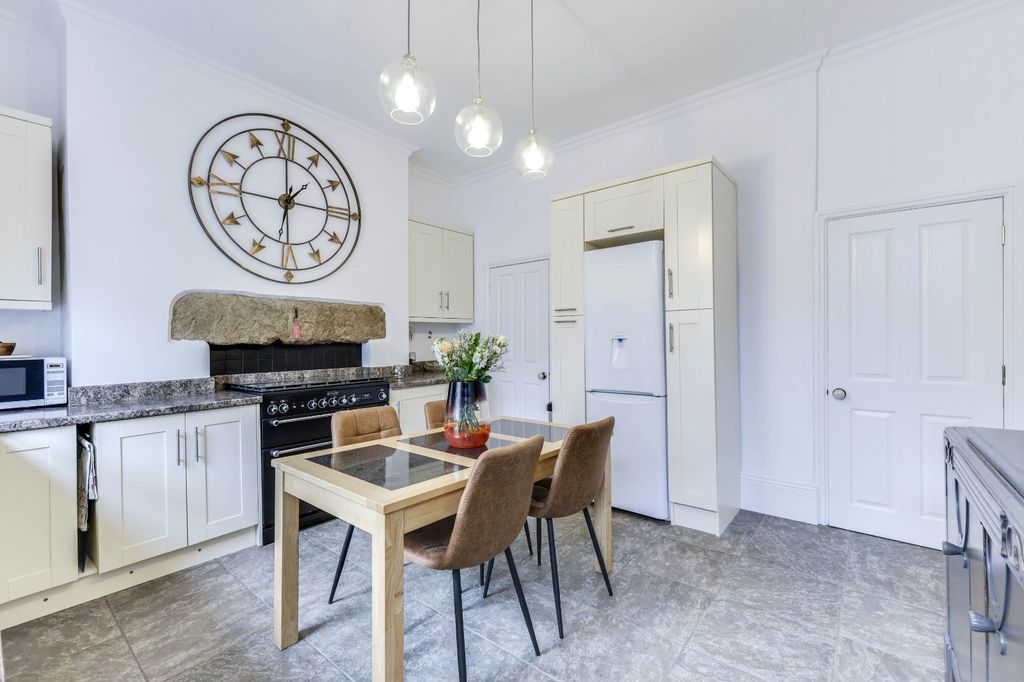 Property photo 3 of 19 Picture No. 02