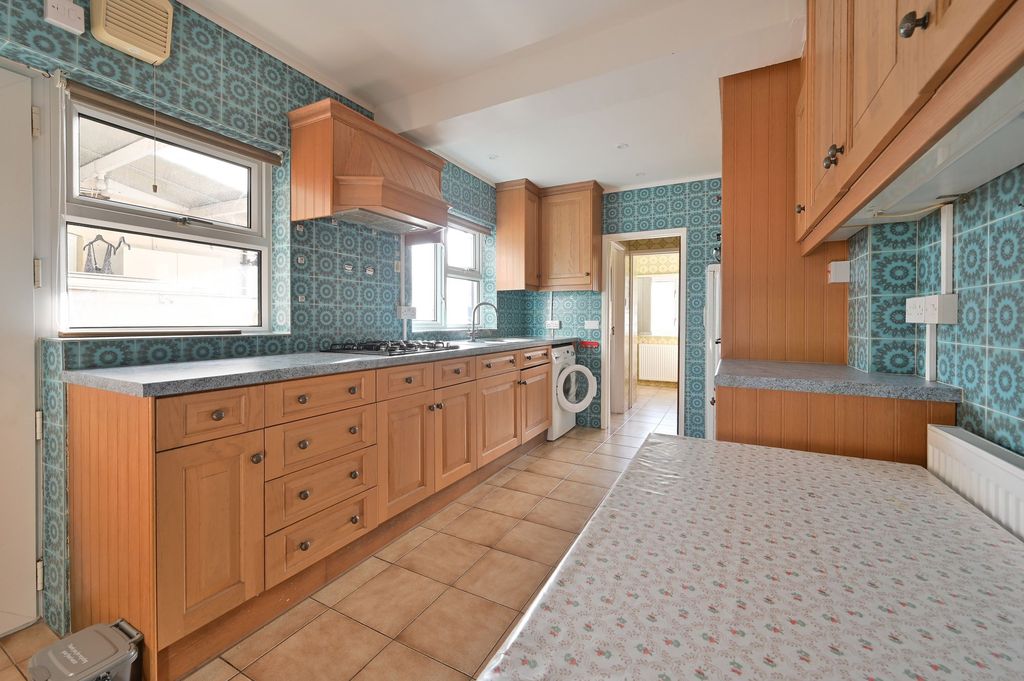 Property photo 2 of 18