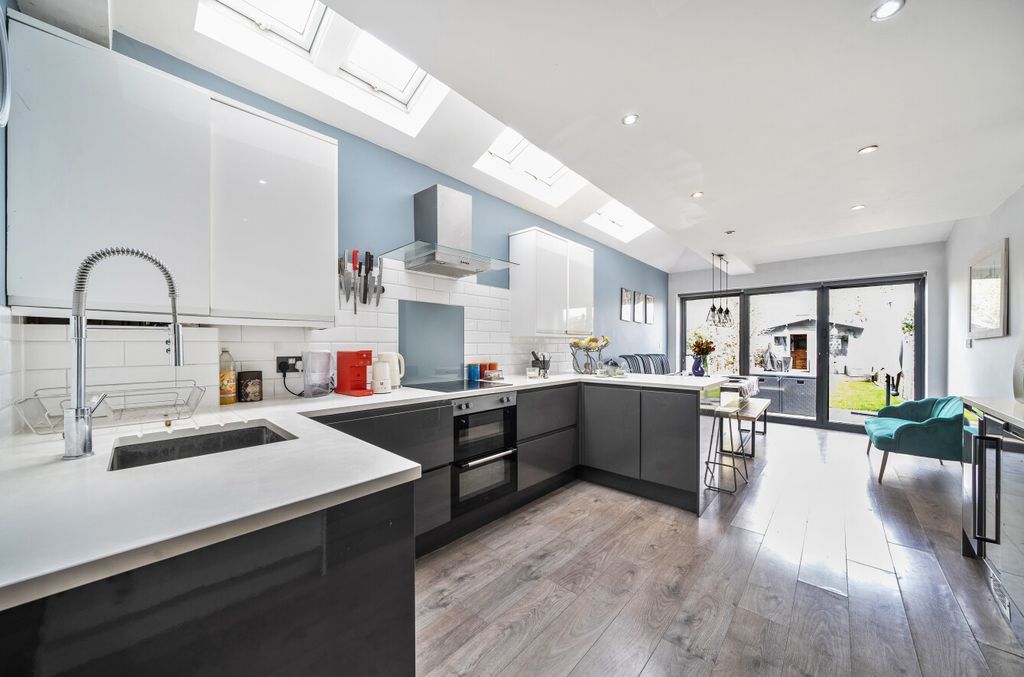 Property photo 2 of 27 Picture 2