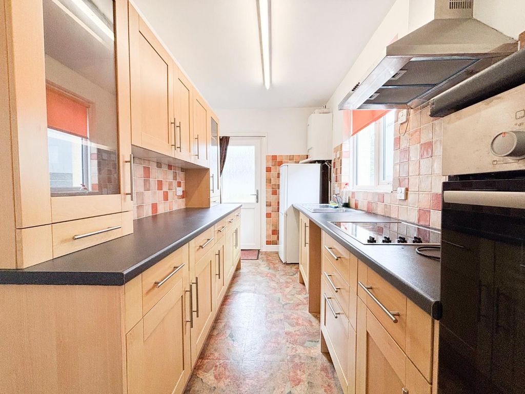 Property photo 2 of 19 Kitchen