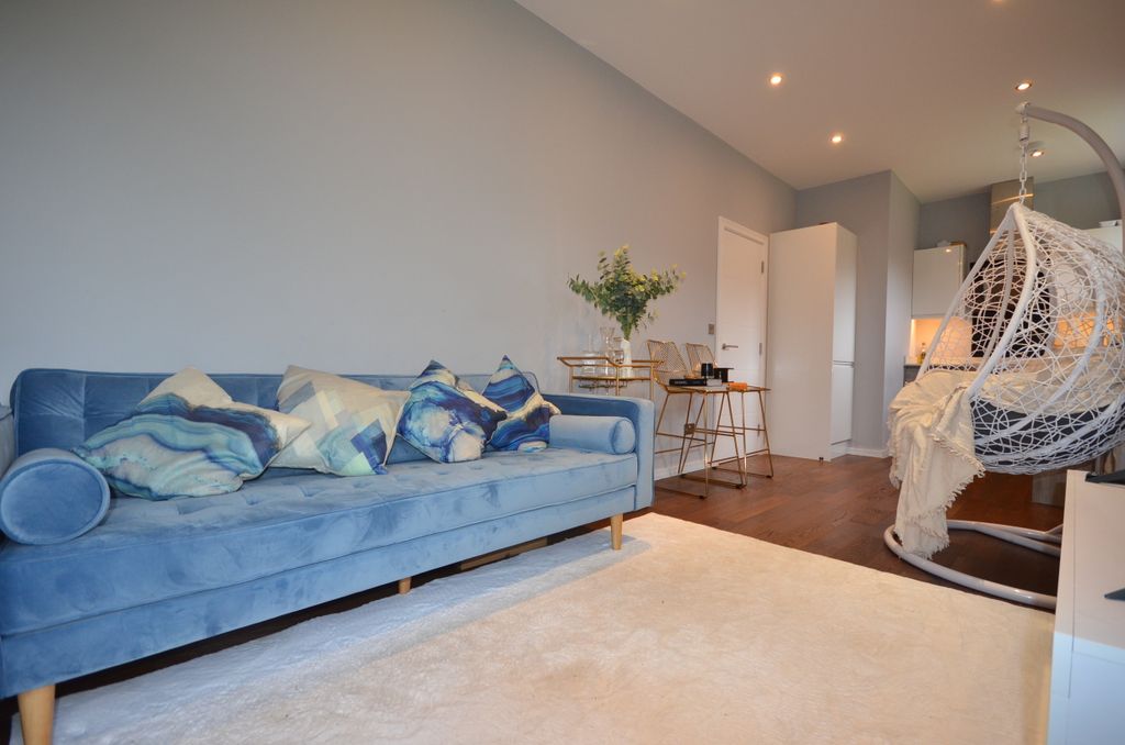 Property photo 3 of 5 Lounge